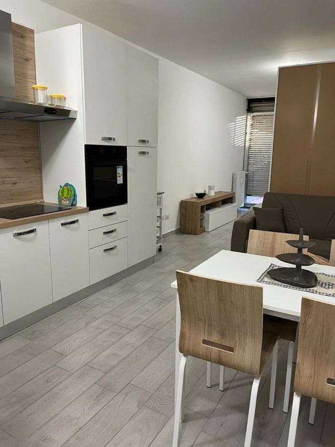 קולוניו מונצזה Einaudi Apartment מראה חיצוני תמונה