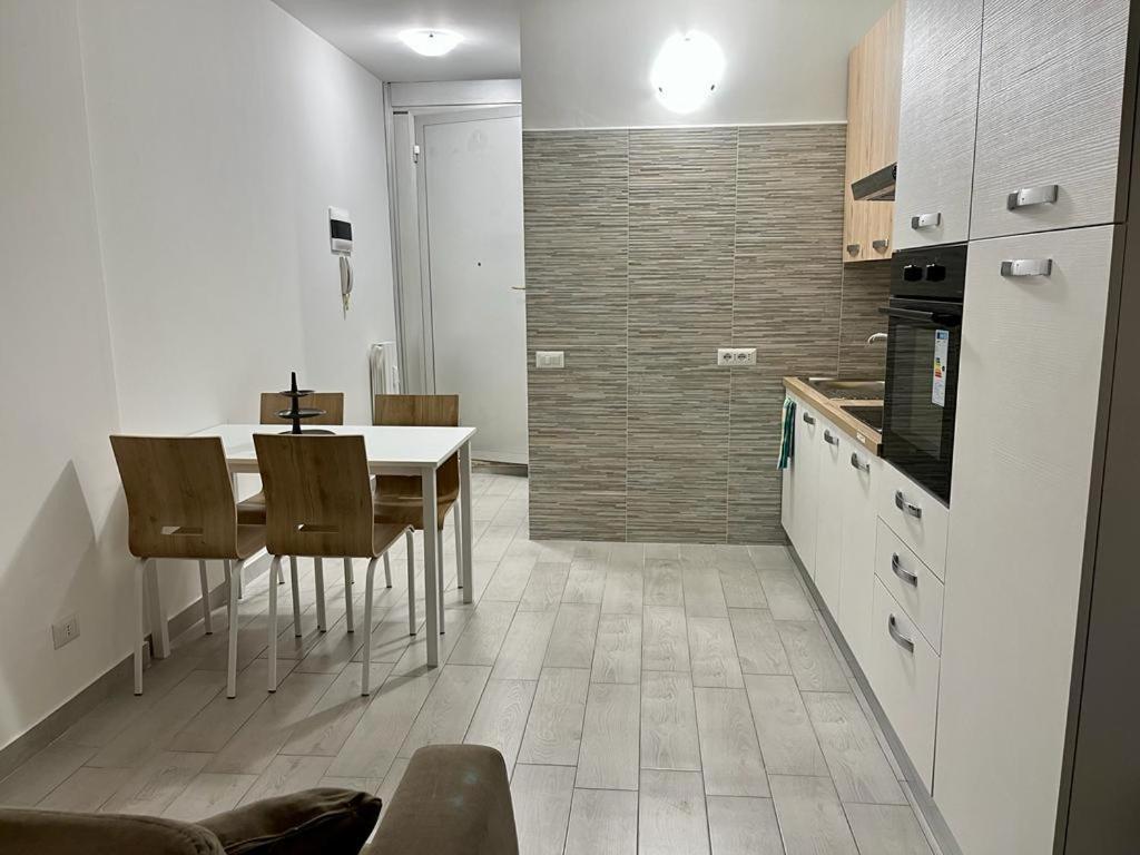קולוניו מונצזה Einaudi Apartment מראה חיצוני תמונה