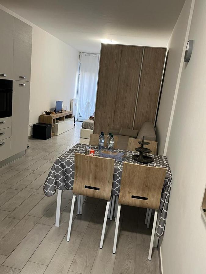 קולוניו מונצזה Einaudi Apartment מראה חיצוני תמונה